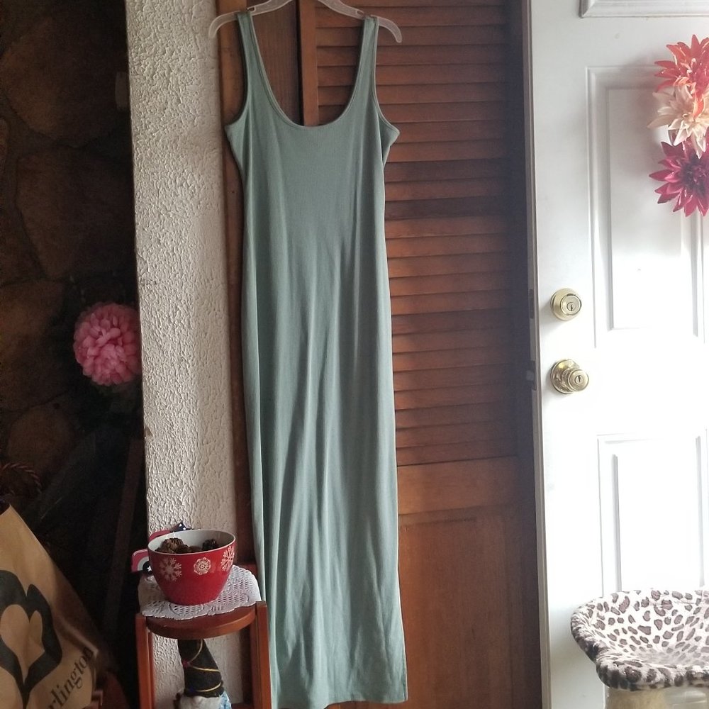 Maxi dress with side slit